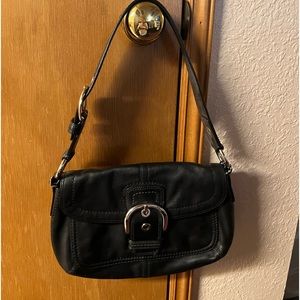 Black pebble leather shoulder bag Coach 8H 12W